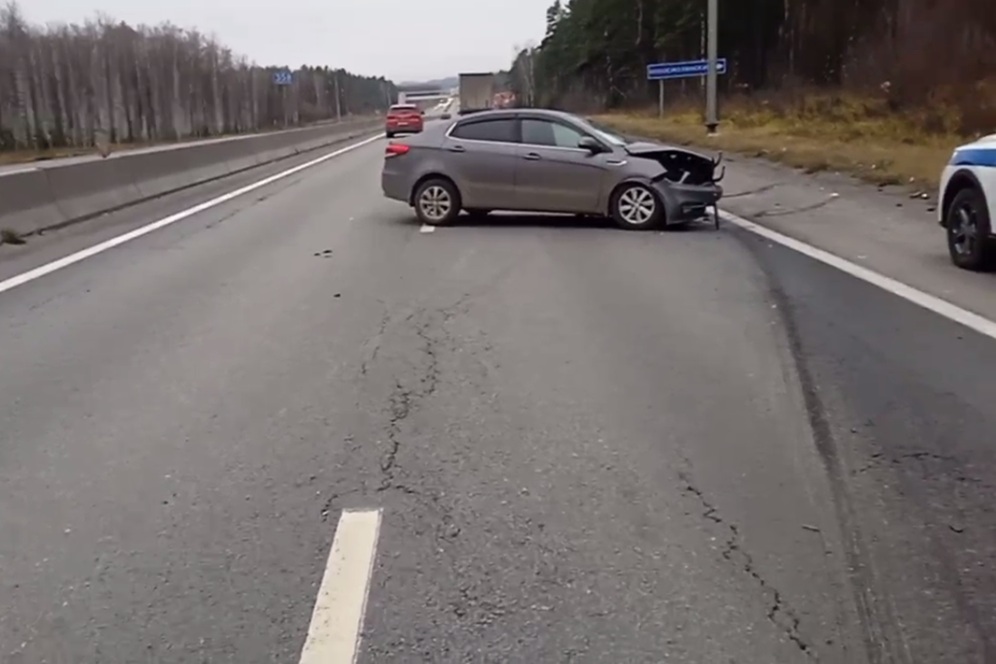 Иномарка влетела в отбойник на М-7 под Володарском: водитель в больнице