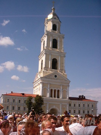 Сегодня в райцентре Нижегородской области Дивеево проходил грандиозный праздник православных христиан