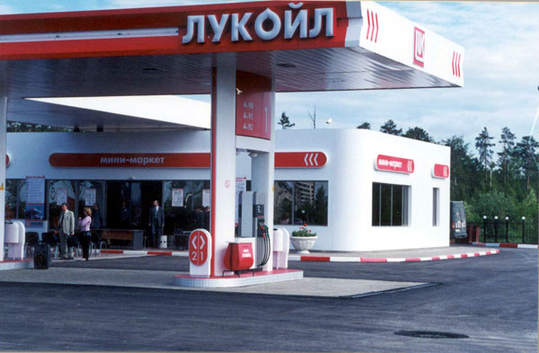 Депутат Госдумы Александр Курдюмов считает, что позиция антимонопольной службы подталкивает ЛУКОЙЛ к повышению розничных цен на бензин