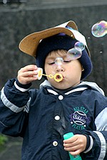 Красивые и по-детски наивные мечты вкладчиков лопались, как мыльные пузыри