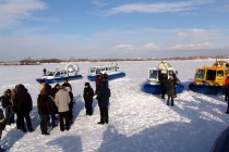 Участники регаты общаются с журналистами