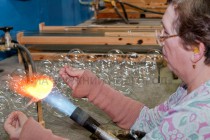 Фоторепортаж: фабрика Ариель изготовит елочные игрушки с изображением президента США Барака Обамы (20.03.2009)