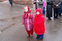 Многие взяли с собой на Крестный ход детей