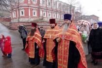 Настоятели храмов по пути присоединялись к Крестному ходу