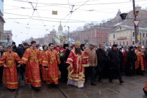 На время прохождения Крестного хода движение транспорта по ул. Рождественской было перекрыто
