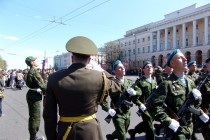 Военный парад в ознаменование 64-ой годовщины Победы в Великой Отечественной войне на пл. Минина и Пожарского в Нижнем Новгороде