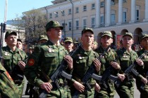 Военный парад в ознаменование 64-ой годовщины Победы в Великой Отечественной войне на пл. Минина и Пожарского в Нижнем Новгороде