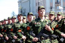 Военный парад в ознаменование 64-ой годовщины Победы в Великой Отечественной войне на пл. Минина и Пожарского в Нижнем Новгороде