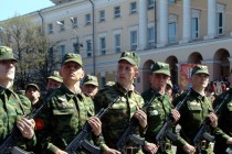 Участие в военном Параде приняло около тысячи военнослужащих