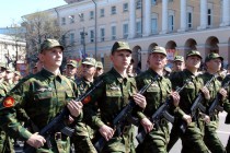 Участие в военном Параде приняло около тысячи военнослужащих