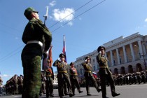 Военный парад в ознаменование 64-ой годовщины Победы в Великой Отечественной войне на пл. Минина и Пожарского в Нижнем Новгороде