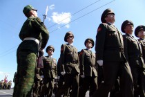 Военный парад в ознаменование 64-ой годовщины Победы в Великой Отечественной войне на пл. Минина и Пожарского в Нижнем Новгороде