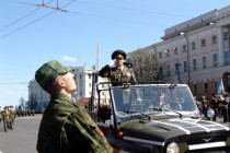 Военный парад в ознаменование 64-ой годовщины Победы в Великой Отечественной войне на пл. Минина и Пожарского в Нижнем Новгороде