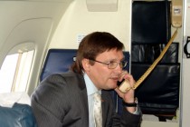 Генеральный директор авиакомпании Регион-Авиа Денис Павшинский на борту самолета Embraer-120