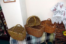 В музее представлены разнообразные корзины для сбора вишни