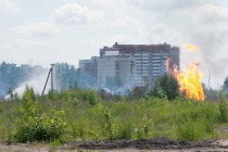 Бригада рабочих проводила земляные работы в районе дома 298 по Московскому шоссе и повредила газопровод высокого давления диаметром 700 мм