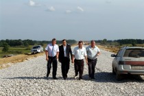 Валерий Англичанинов, Игорь Коробейников знакомятся с ходом строительства