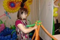 На создание одной композиции уходит свыше тысячи воздушных шаров