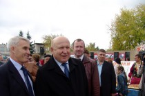 Глава региона осмотрел гагинскую выставку достижений народного хозяйства