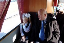 Губернатор прокатился с детьми на школьном автобусе