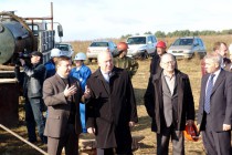 Губернатор осмотрел буровую установку