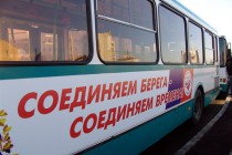 Первые автобусы проехали по новому мосту