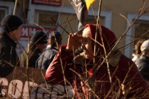 Нижегородцы наблюдают за митингом