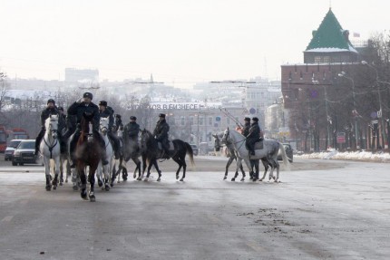 Торжественный развод конной милиции на площади Минина и Пожарского в Нижнем Новгороде