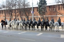 Участие в торжественном разводе приняли нижегородские кавалеристы, их коллеги из Москвы и казаки