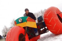 Корреспондент РИА-Новости Сергей Астафьев за рулем ледохода