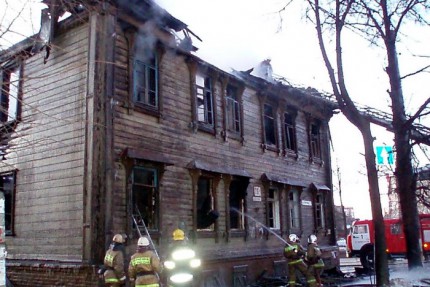 Ликвидация пожара в жилом доме на ул. Костина в Нижнем Новгороде