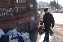 Нижегородцы приносят еду и теплые вещи жителям сгоревшего дома на ул. Костина