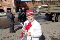 Участники митинга раздавали прохожим копию обращения к Верховному главнокомандующему