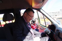 Николай Сатаев за рулем снегоболотохода