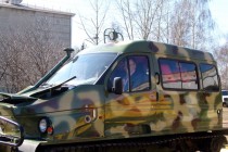 Николай Сатаев за рулем снегоболотохода