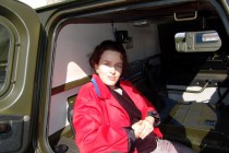 Журналисты попробовали свои силы в вождении снегоболотохода. На фото: Елена Зонова ГТРК Кремль.