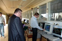 Николай Сатаев в центре управления бумагоделательной машины №8