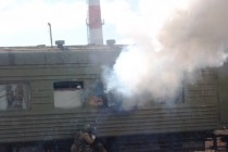 Действия ОМОН по освобождению заложников в вагоне поезда