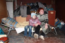 Бывшая жительница сгоревшего дома обжила гараж