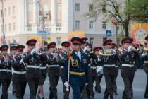 Оркестр завершает парадное шествие
