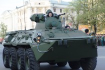 БТР-80 в парадном строю