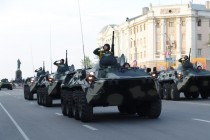 БТР-80 в парадном строю