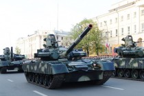 Танки Т-80 в парадном строю