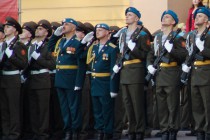 На площади полки