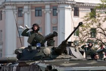 Боевая машина пехоты БМП-2 в парадном строю