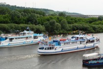 Теплоходы отправились в свой первый в 2010 году рейс