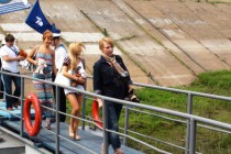 Участница Фабрики звезд Юлия Михальчик и телеведущая Яна Чурикова