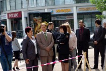 Представители нижегородской мэрии и службы судебных приставов следят за ходом работ по демонтажу павильона