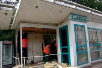 Демонтаж торговых павильонов на Черном пруду