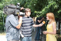 Пресс-секретарь зоопарка Лимпопо Мария Калинина дает интервью ТК Сети НН